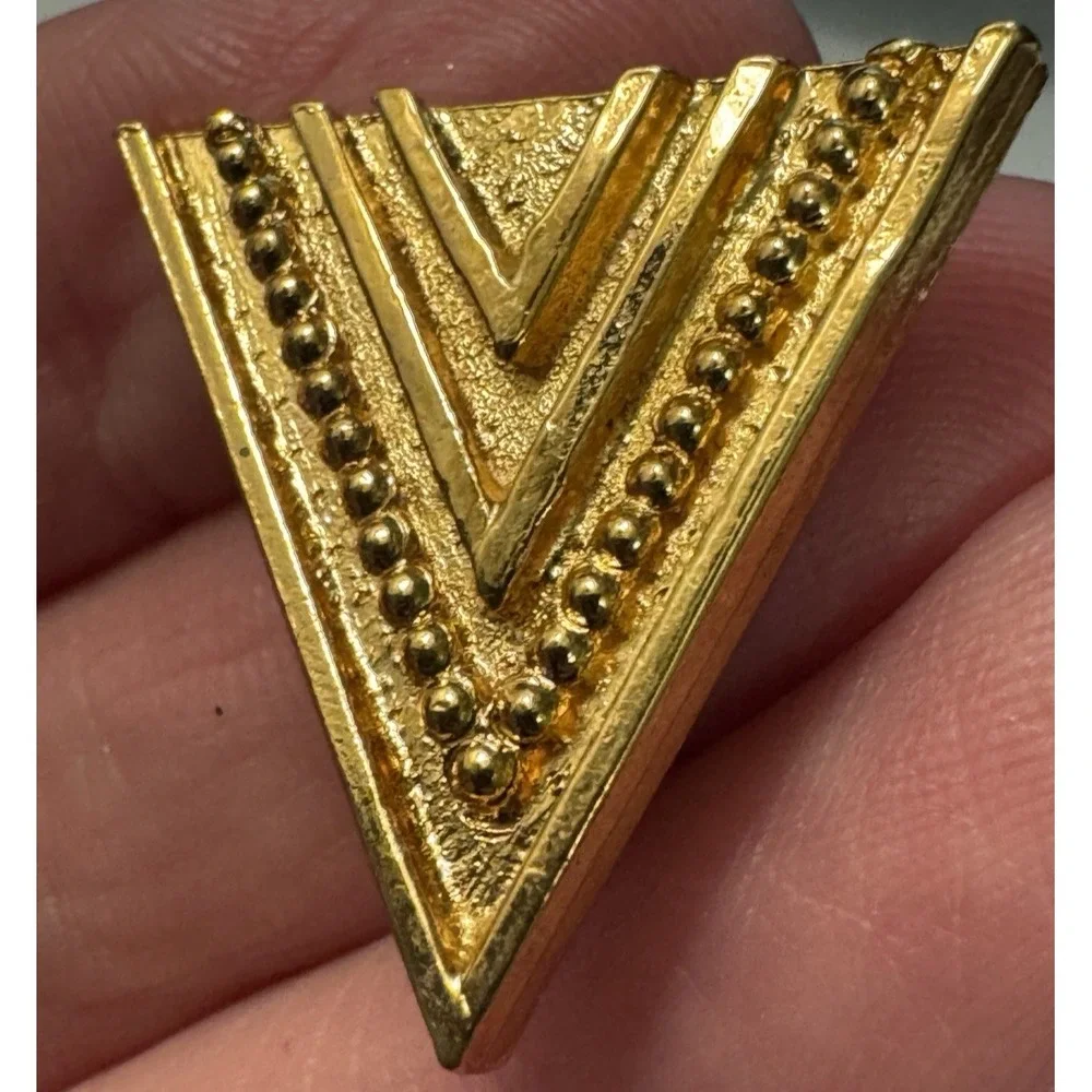 Vintage Gold Tone Triangle Chevron Clip On Earrings Textured Geometric 80s Style